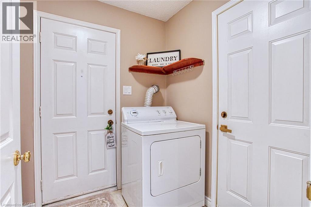 211 Rushdale Drive, Hamilton, ON - Indoor Photo Showing Laundry Room