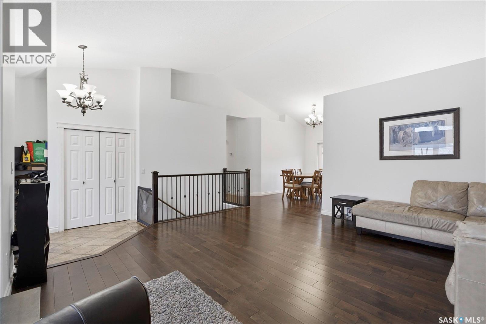 810 Rock Hill Lane, Martensville, SK - Indoor Photo Showing Living Room