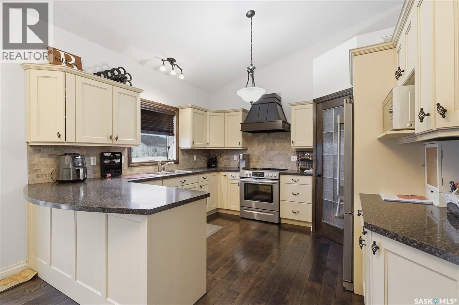 810 Rock Hill Lane, Martensville, SK - Indoor Photo Showing Kitchen With Upgraded Kitchen