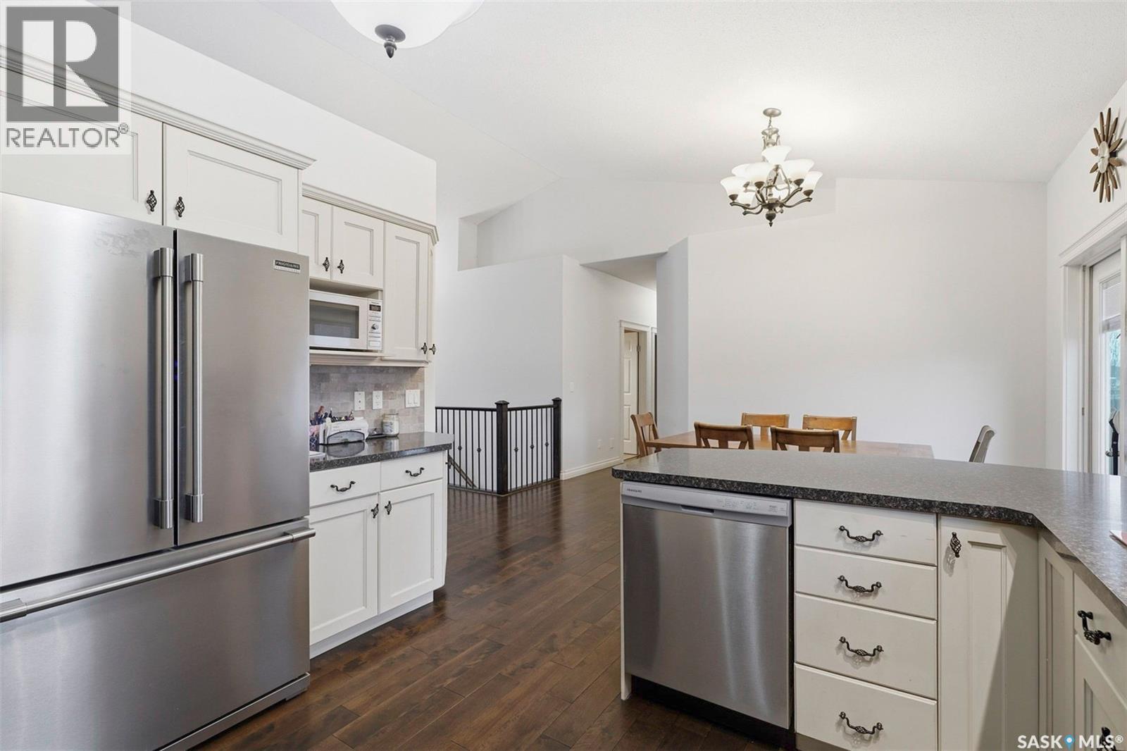 810 Rock Hill Lane, Martensville, SK - Indoor Photo Showing Kitchen