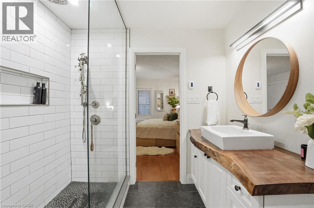 17 Krieghoff Drive, Hamilton, ON - Indoor Photo Showing Bathroom