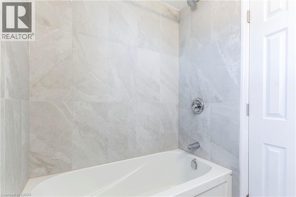 2331 Barclay Road, Burlington, ON - Indoor Photo Showing Bathroom