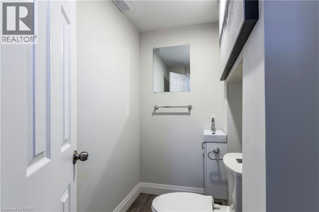 2331 Barclay Road, Burlington, ON - Indoor Photo Showing Bathroom