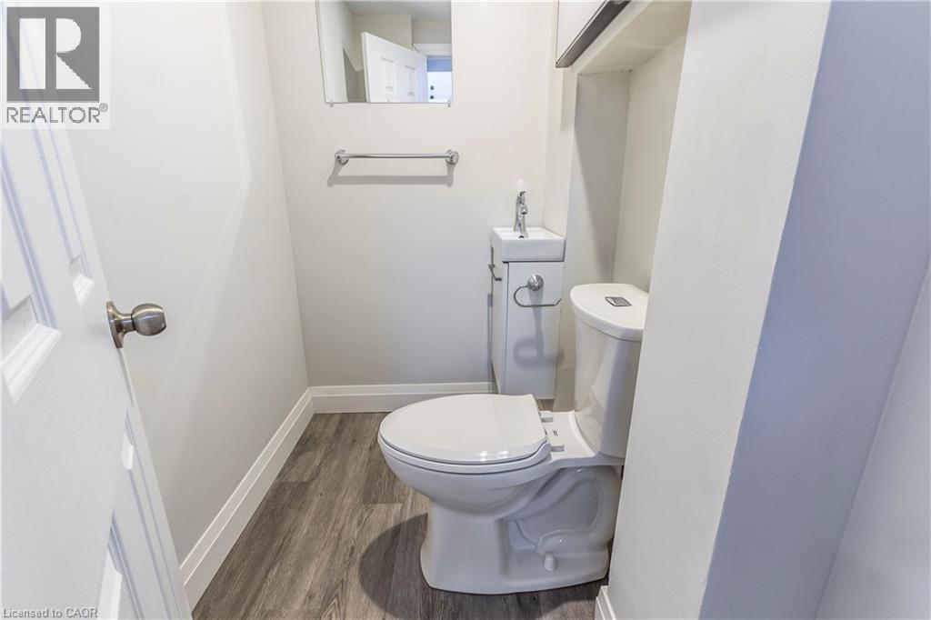 2331 Barclay Road, Burlington, ON - Indoor Photo Showing Bathroom