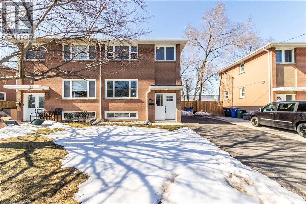 2331 Barclay Road, Burlington, ON - Outdoor