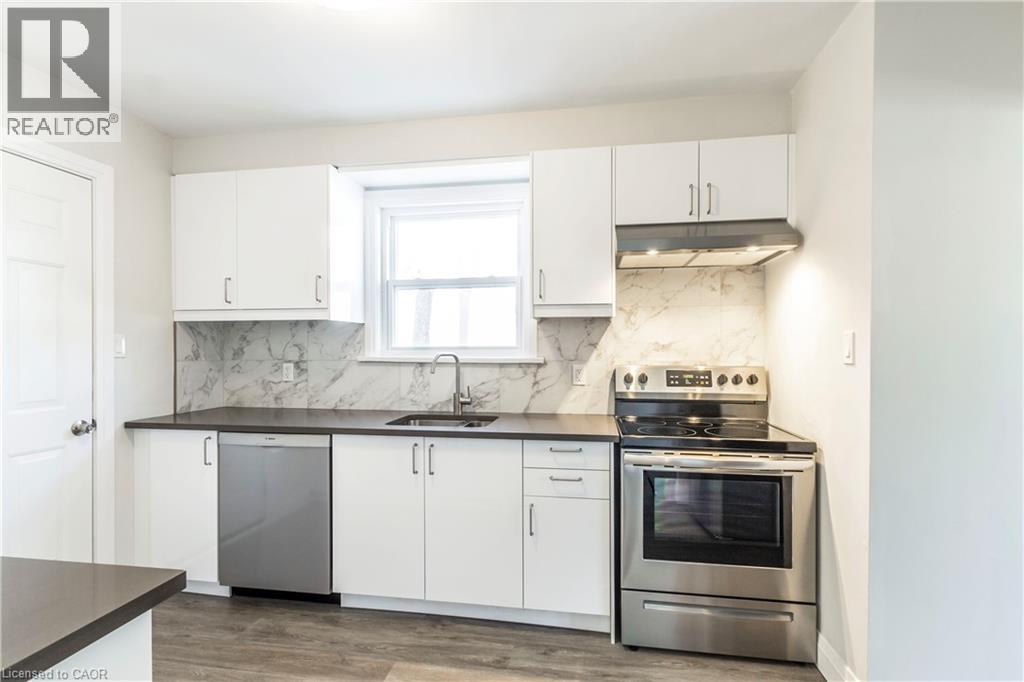 2331 Barclay Road, Burlington, ON - Indoor Photo Showing Kitchen With Stainless Steel Kitchen