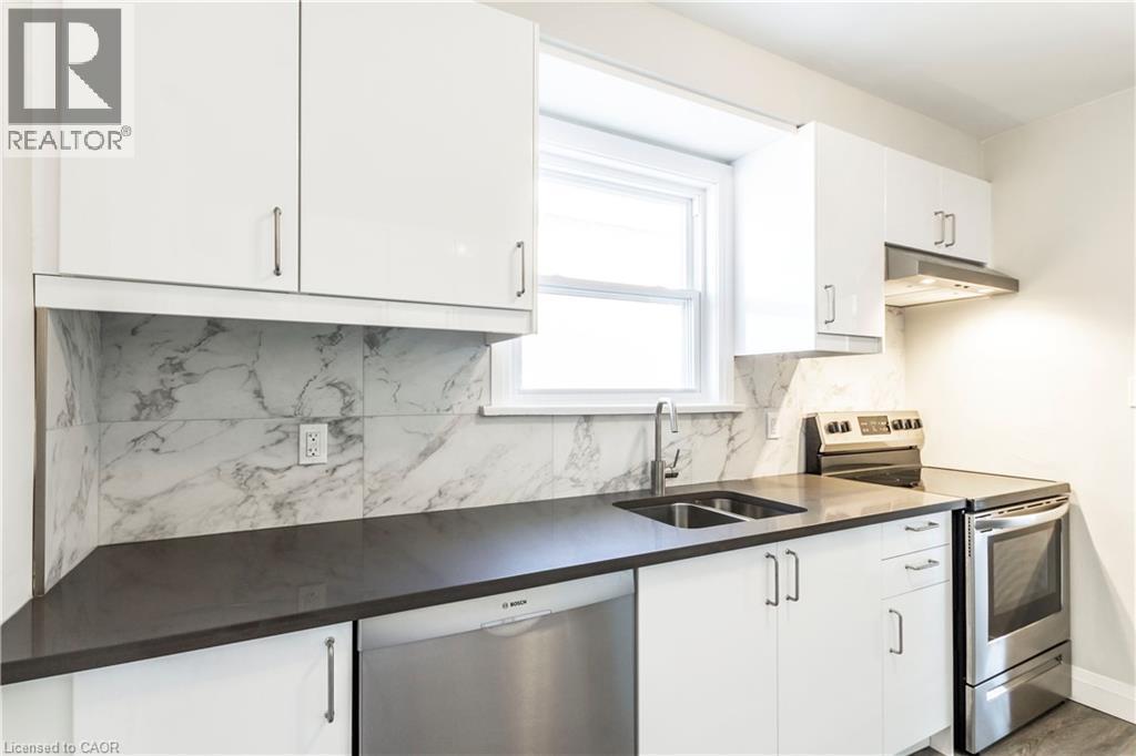 2331 Barclay Road, Burlington, ON - Indoor Photo Showing Kitchen With Double Sink