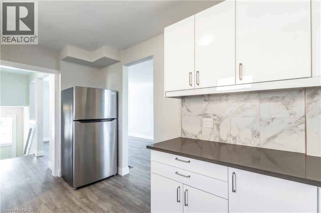 2331 Barclay Road, Burlington, ON - Indoor Photo Showing Kitchen