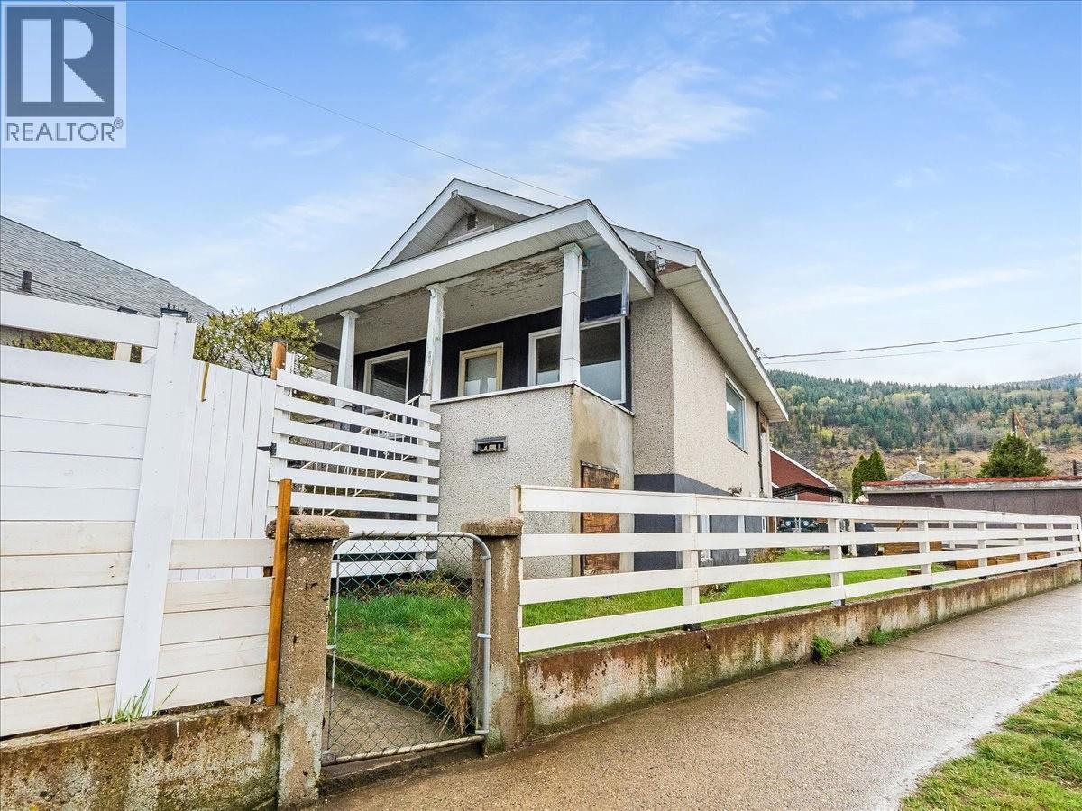 1706 Fourth Avenue, Trail, BC - Outdoor