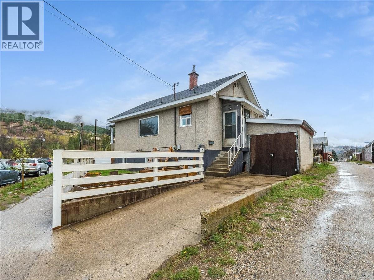 1706 Fourth Avenue, Trail, BC - Outdoor