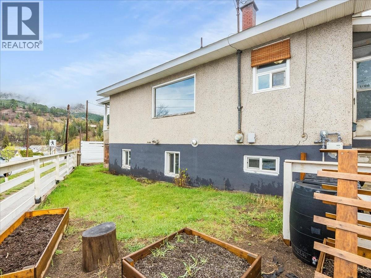 1706 Fourth Avenue, Trail, BC - Outdoor With Exterior