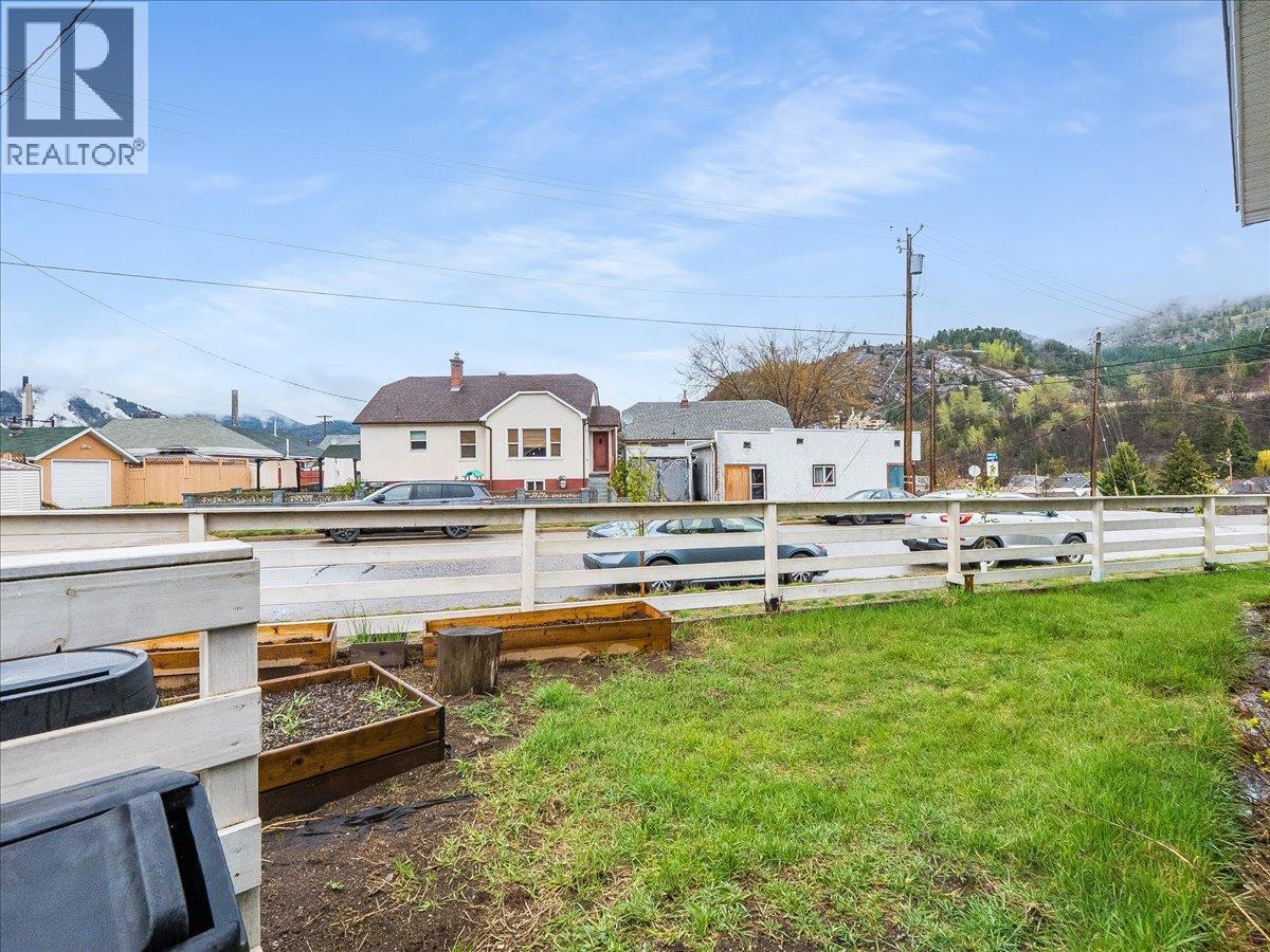 1706 Fourth Avenue, Trail, BC - Outdoor With View