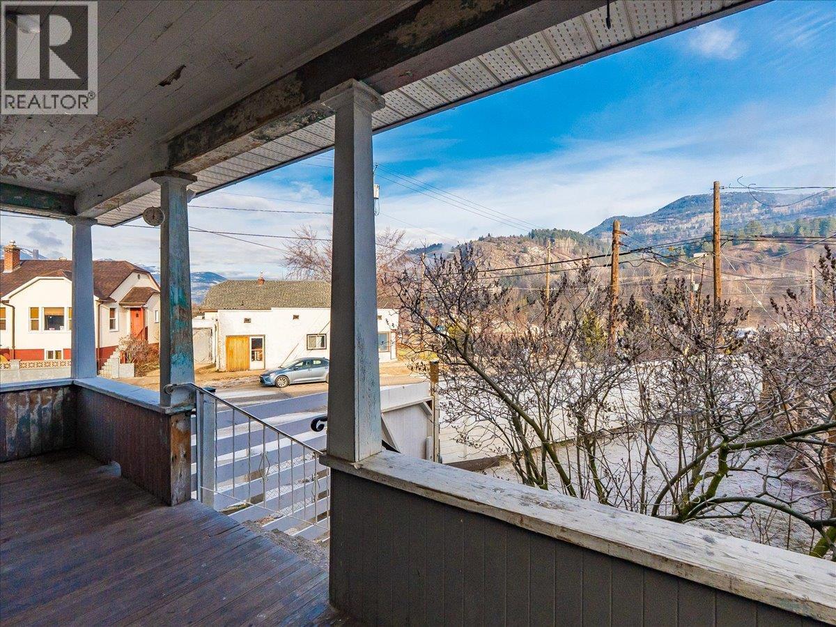 1706 Fourth Avenue, Trail, BC - Outdoor With Exterior