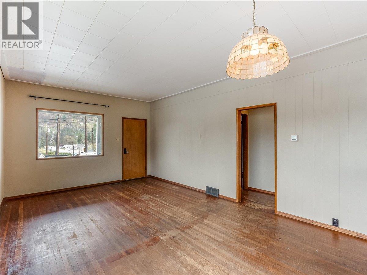 1706 Fourth Avenue, Trail, BC - Indoor Photo Showing Other Room