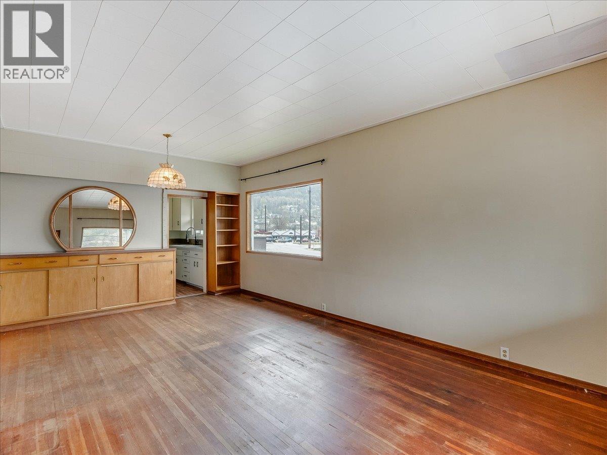 1706 Fourth Avenue, Trail, BC - Indoor Photo Showing Other Room
