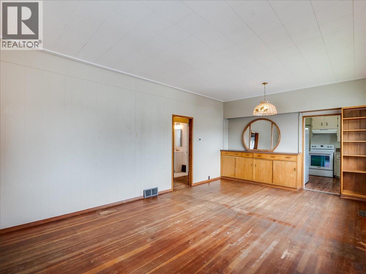 1706 Fourth Avenue, Trail, BC - Indoor Photo Showing Other Room