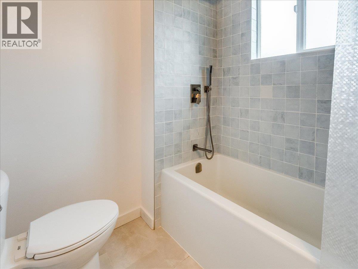 1706 Fourth Avenue, Trail, BC - Indoor Photo Showing Bathroom