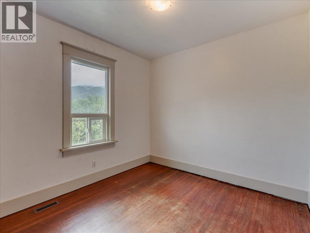1706 Fourth Avenue, Trail, BC - Indoor Photo Showing Other Room
