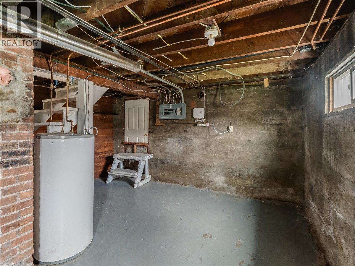 1706 Fourth Avenue, Trail, BC - Indoor Photo Showing Basement