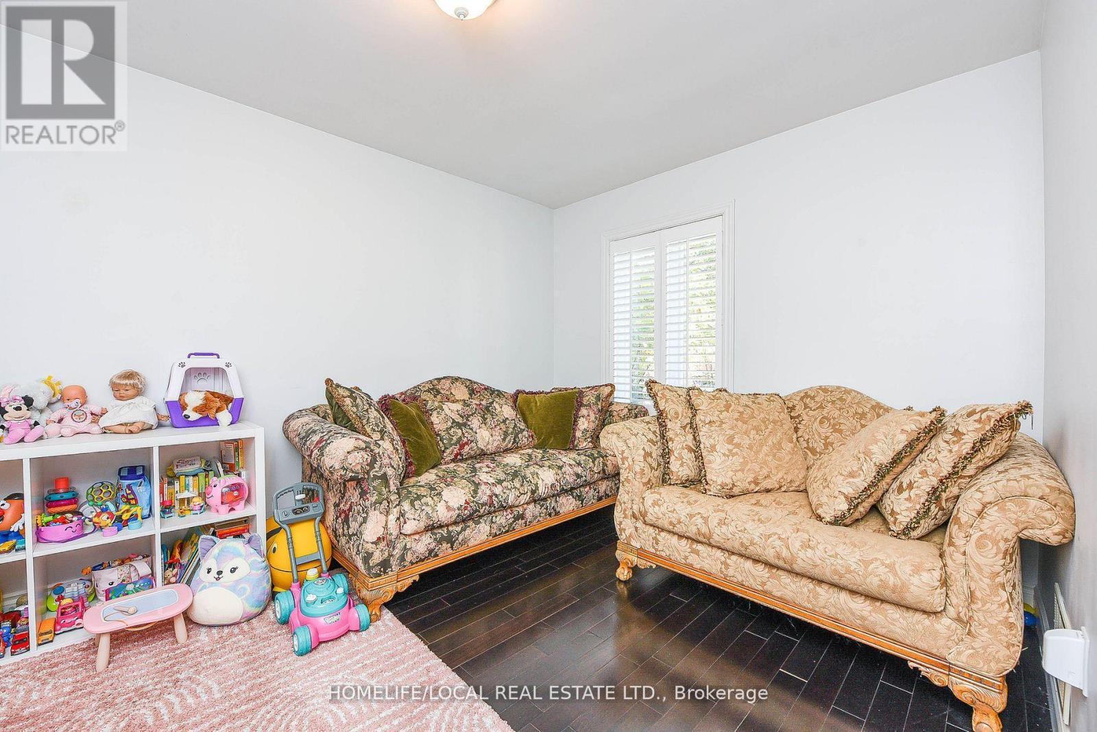 570 Exbury Crescent, Mississauga, ON - Indoor Photo Showing Living Room