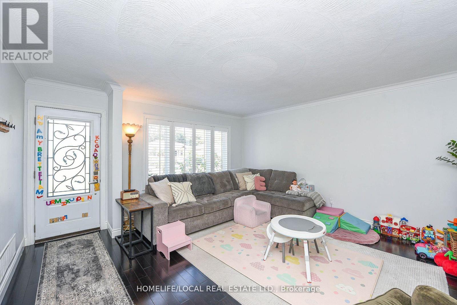 570 Exbury Crescent, Mississauga, ON - Indoor Photo Showing Living Room