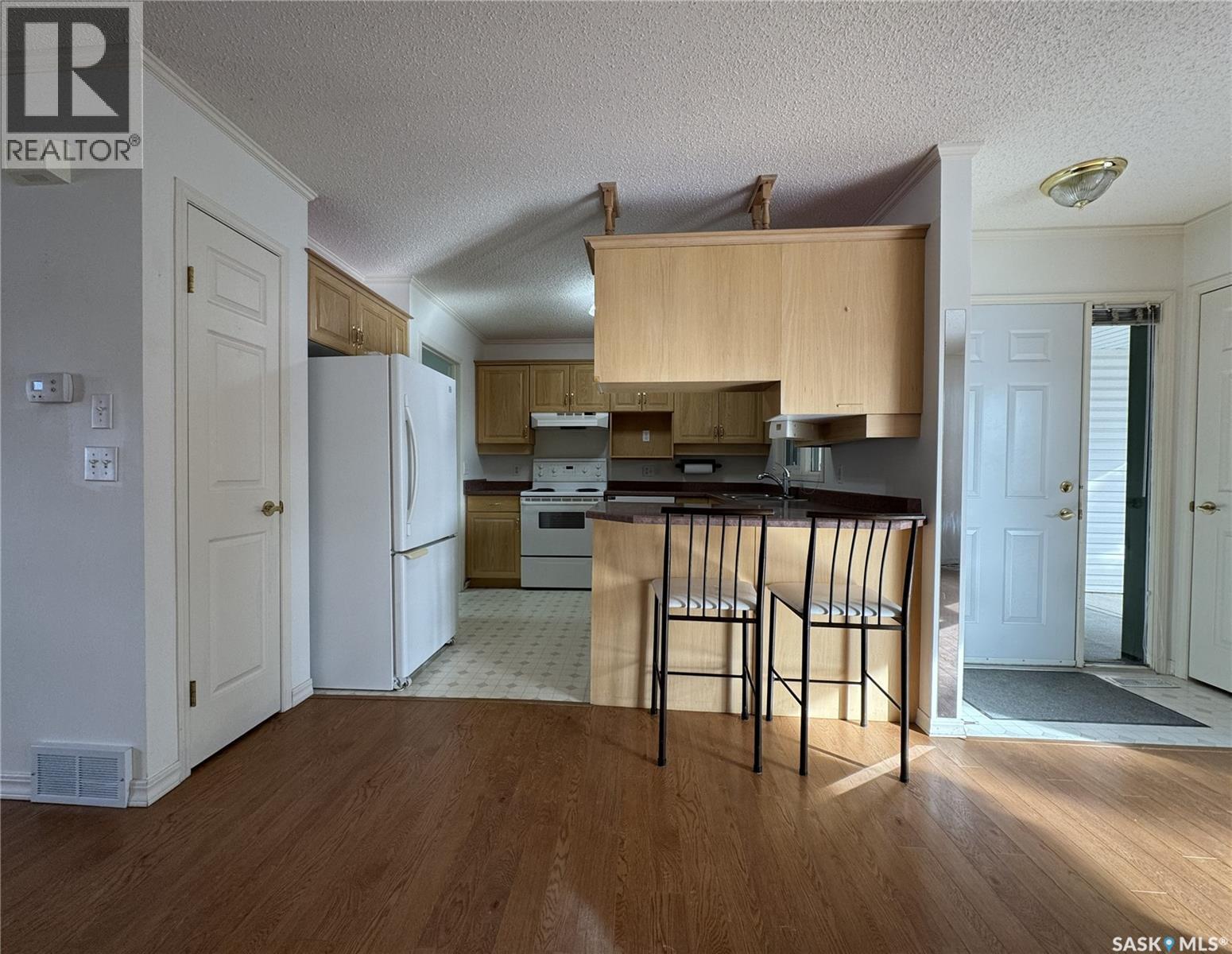 105 111 2Nd Avenue E, Rosetown, SK - Indoor Photo Showing Kitchen
