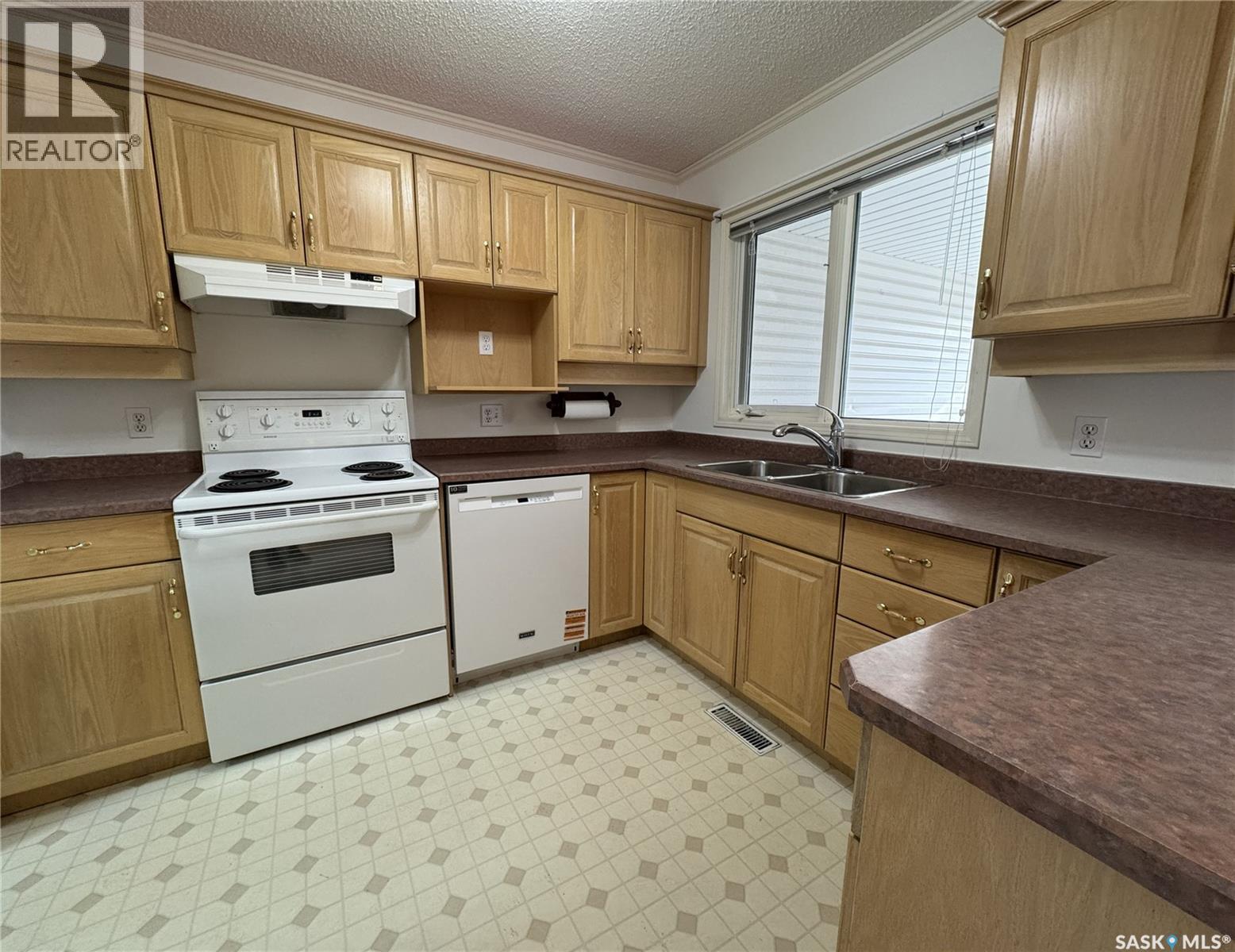 105 111 2Nd Avenue E, Rosetown, SK - Indoor Photo Showing Kitchen With Double Sink