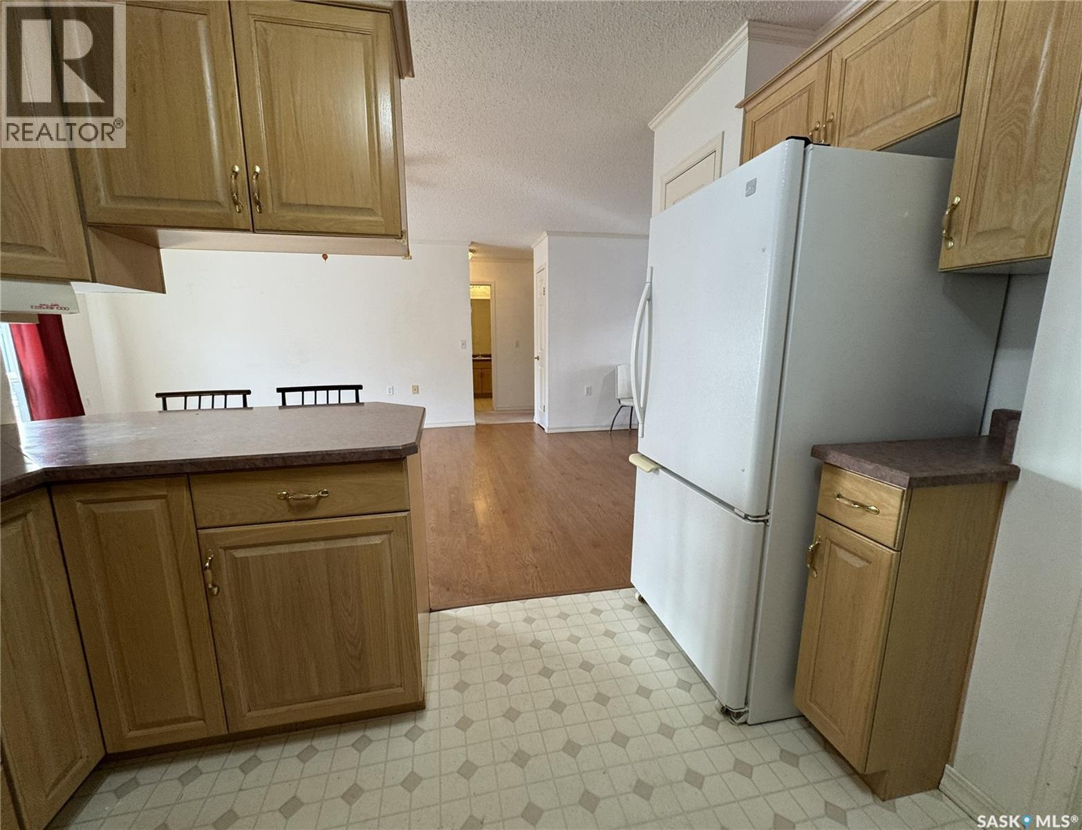 105 111 2Nd Avenue E, Rosetown, SK - Indoor Photo Showing Kitchen