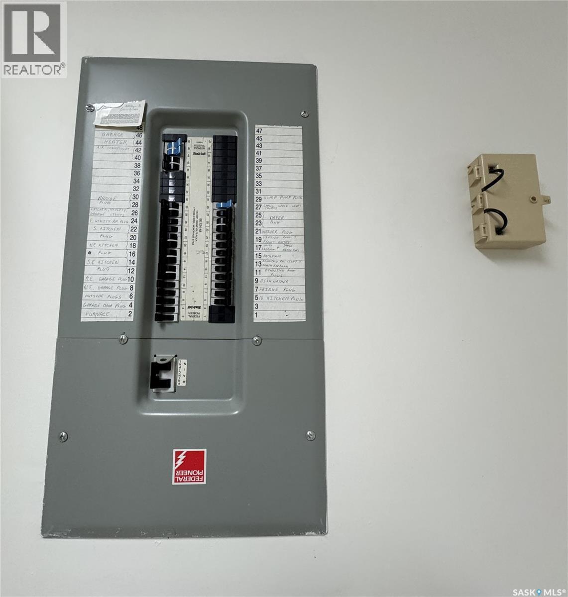 105 111 2Nd Avenue E, Rosetown, SK - Indoor Photo Showing Other Room