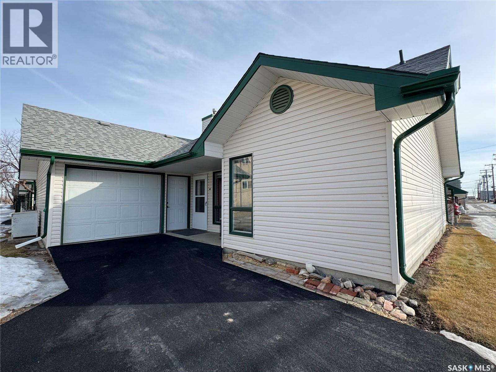 105 111 2Nd Avenue E, Rosetown, SK - Outdoor With Exterior