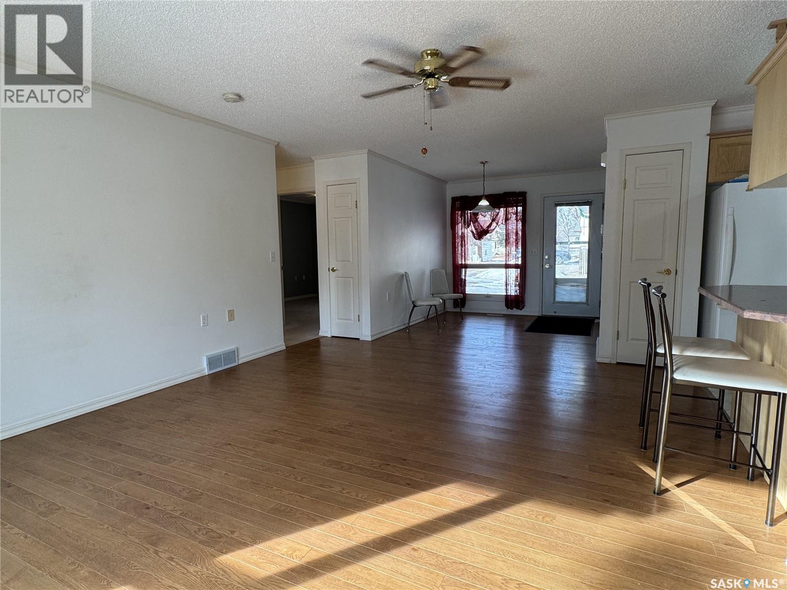 105 111 2Nd Avenue E, Rosetown, SK - Indoor