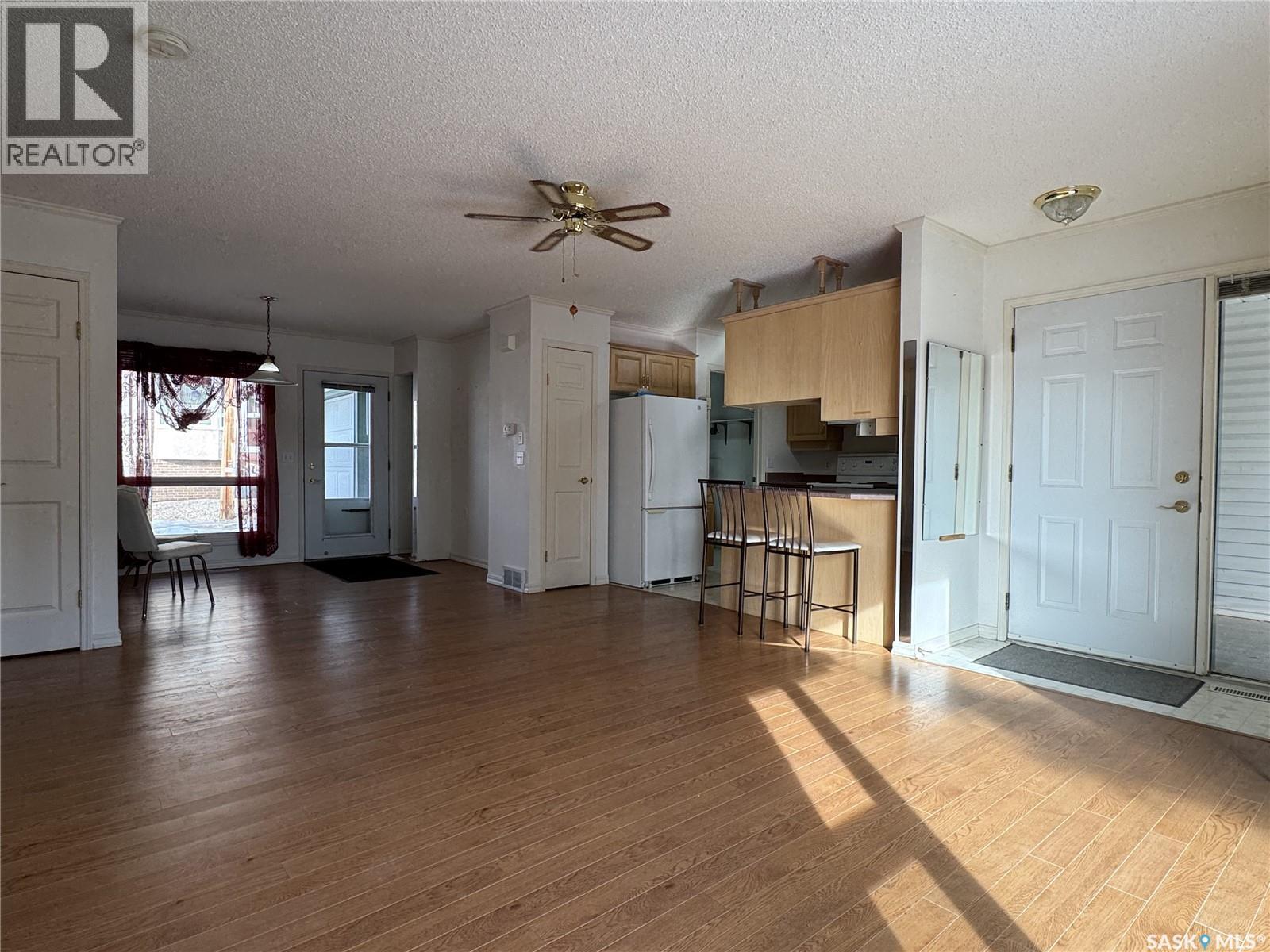 105 111 2Nd Avenue E, Rosetown, SK - Indoor