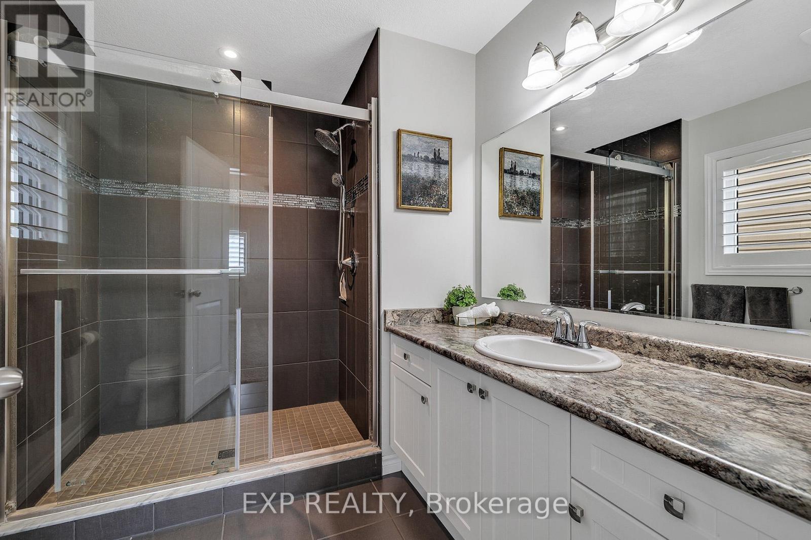 297 Thomas Slee Drive, Kitchener, ON - Indoor Photo Showing Bathroom