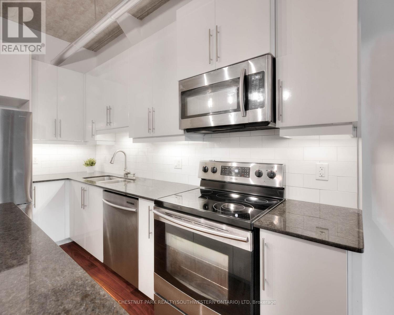 103 - 15 Devitt Avenue S, Waterloo, ON - Indoor Photo Showing Kitchen With Upgraded Kitchen