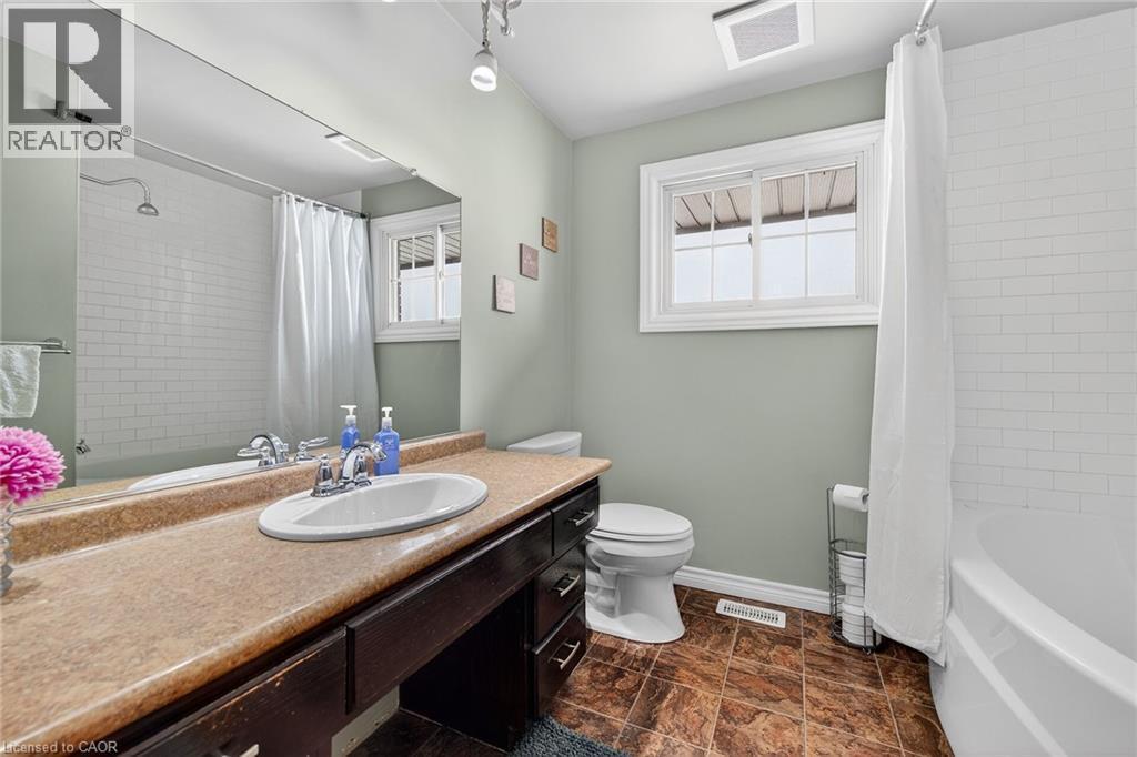163 Rainham Road, Nanticoke, ON - Indoor Photo Showing Bathroom