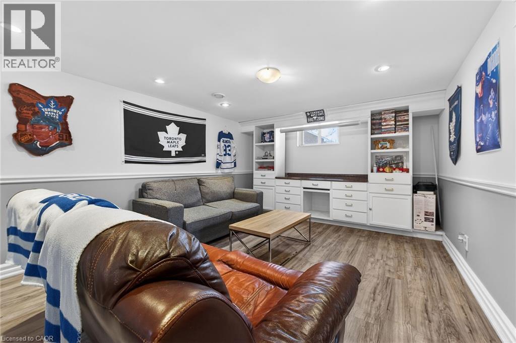 163 Rainham Road, Nanticoke, ON - Indoor Photo Showing Living Room