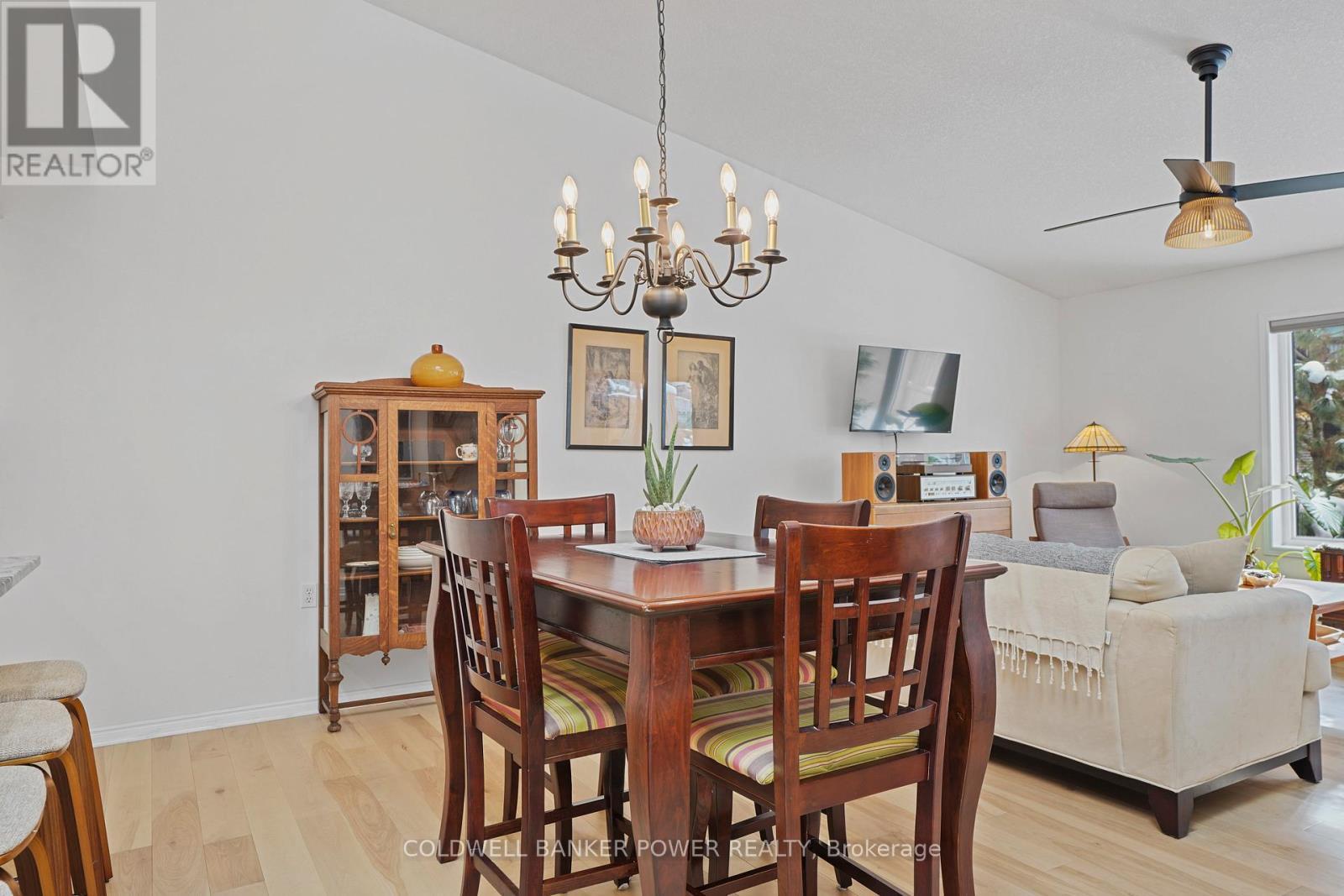 17 - 1337 Commissioners Road W, London South (South B), ON - Indoor Photo Showing Dining Room