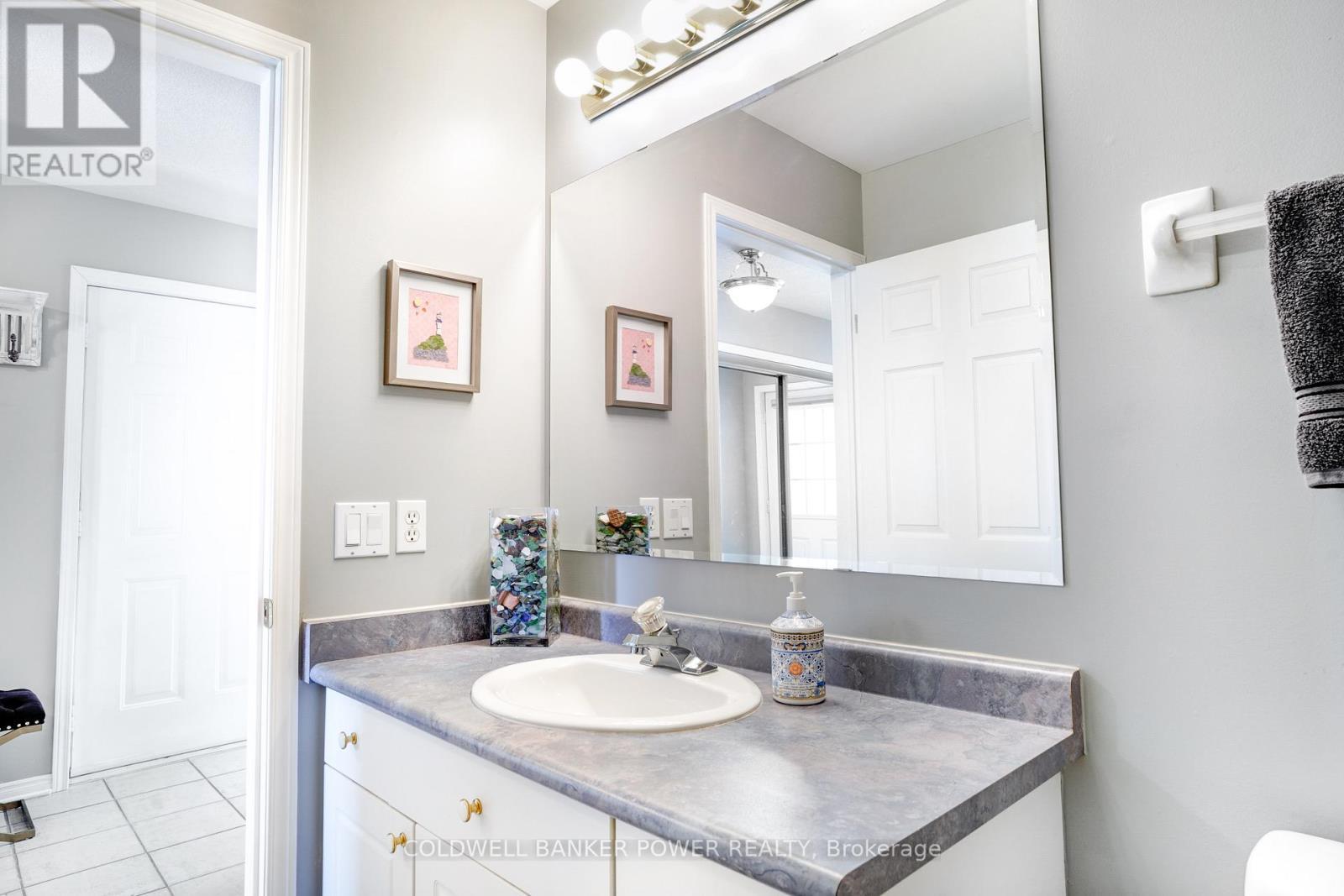 17 - 1337 Commissioners Road W, London South (South B), ON - Indoor Photo Showing Bathroom