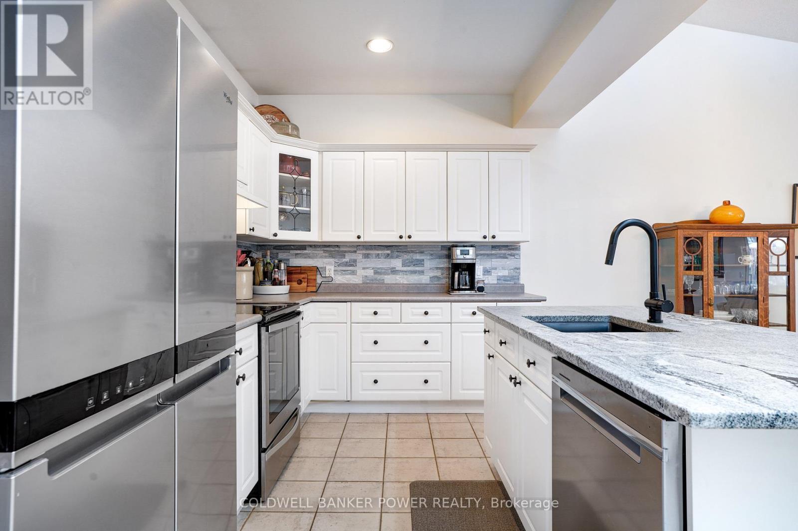 17 - 1337 Commissioners Road W, London South (South B), ON - Indoor Photo Showing Kitchen