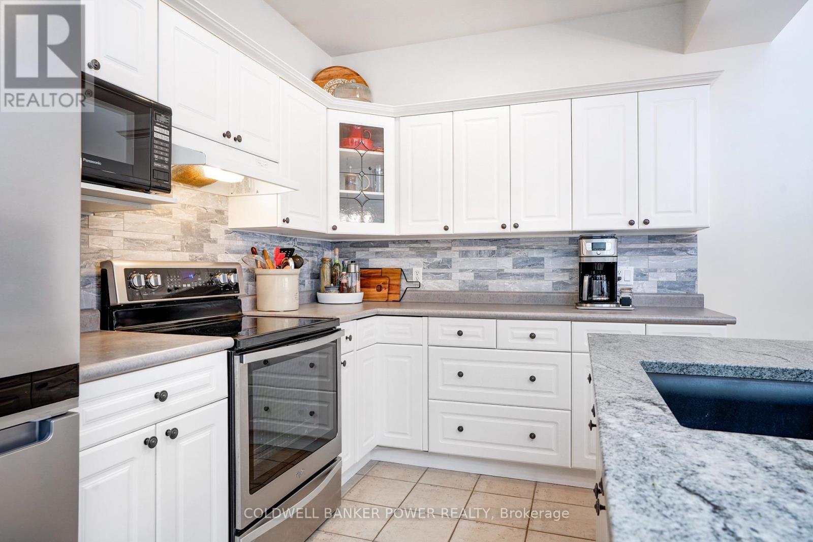 17 - 1337 Commissioners Road W, London South (South B), ON - Indoor Photo Showing Kitchen