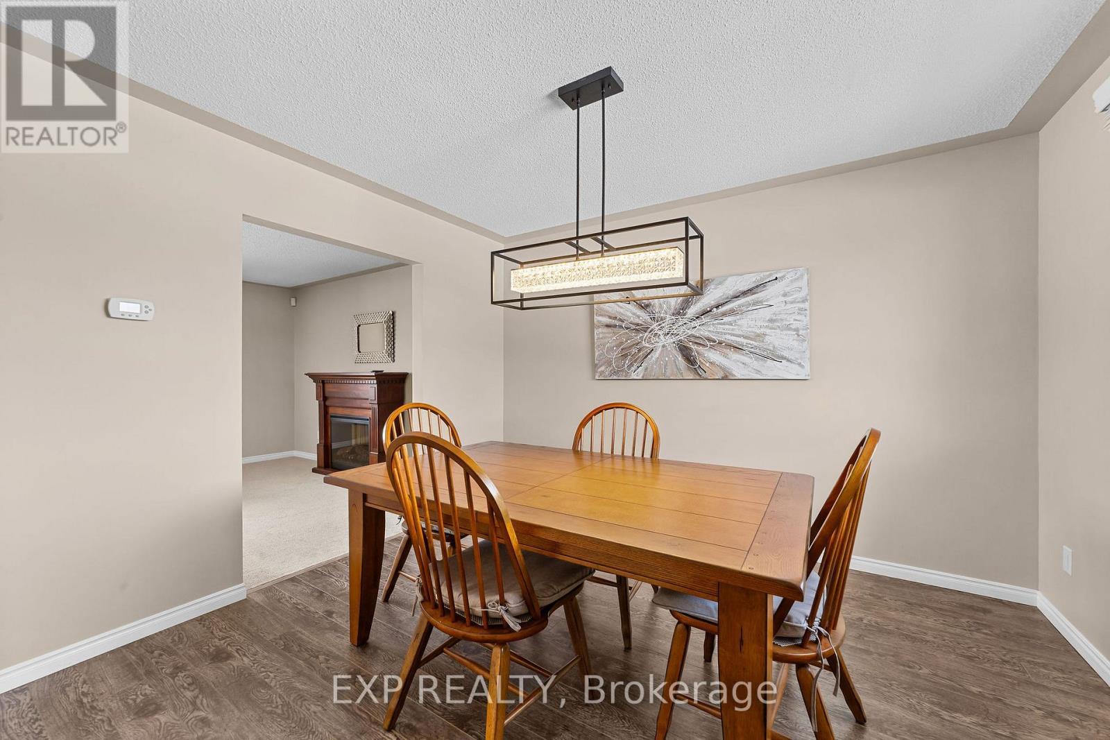 111 Roundhill Court, London South (South T), ON - Indoor Photo Showing Dining Room