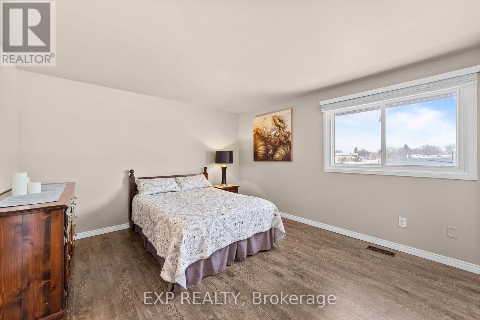 111 Roundhill Court, London South (South T), ON - Indoor Photo Showing Bedroom