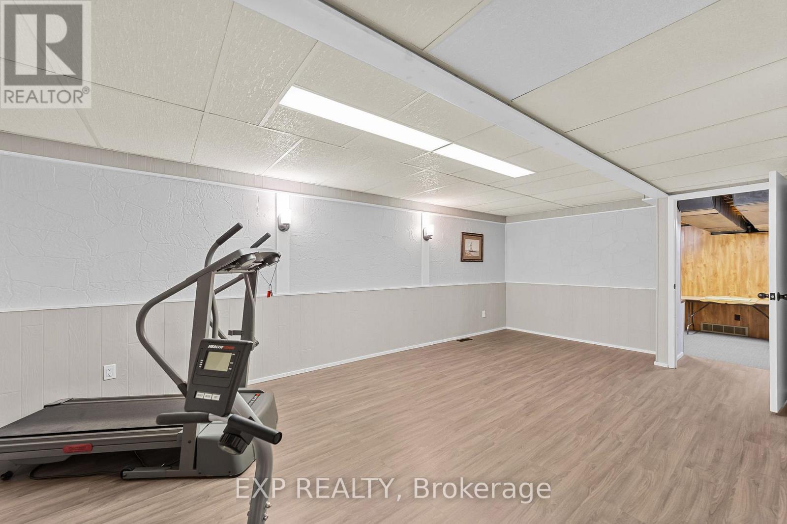 111 Roundhill Court, London South (South T), ON - Indoor