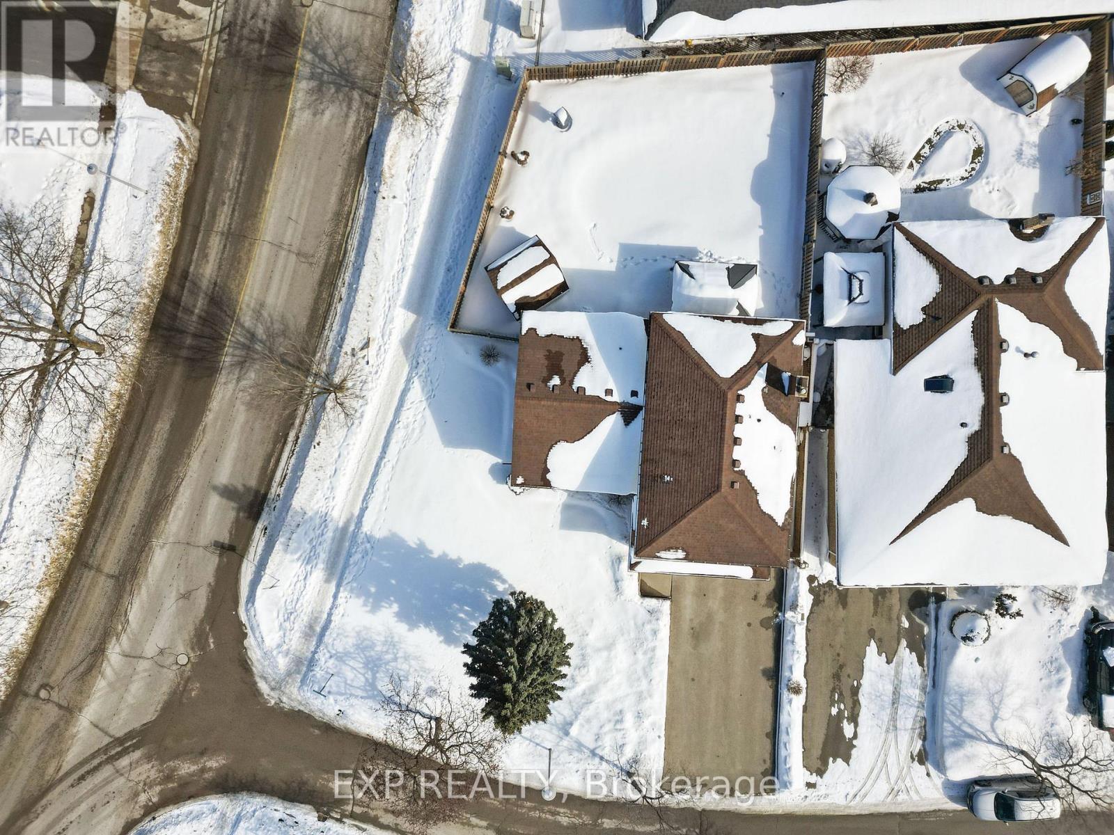 111 Roundhill Court, London South (South T), ON - Outdoor