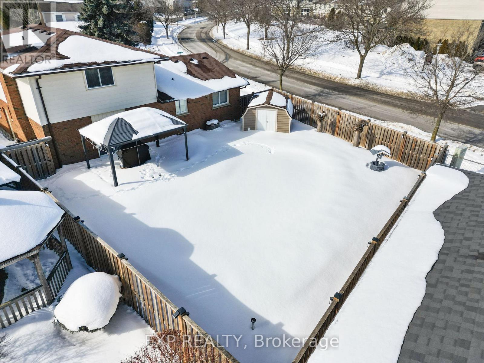 111 Roundhill Court, London South (South T), ON - Outdoor