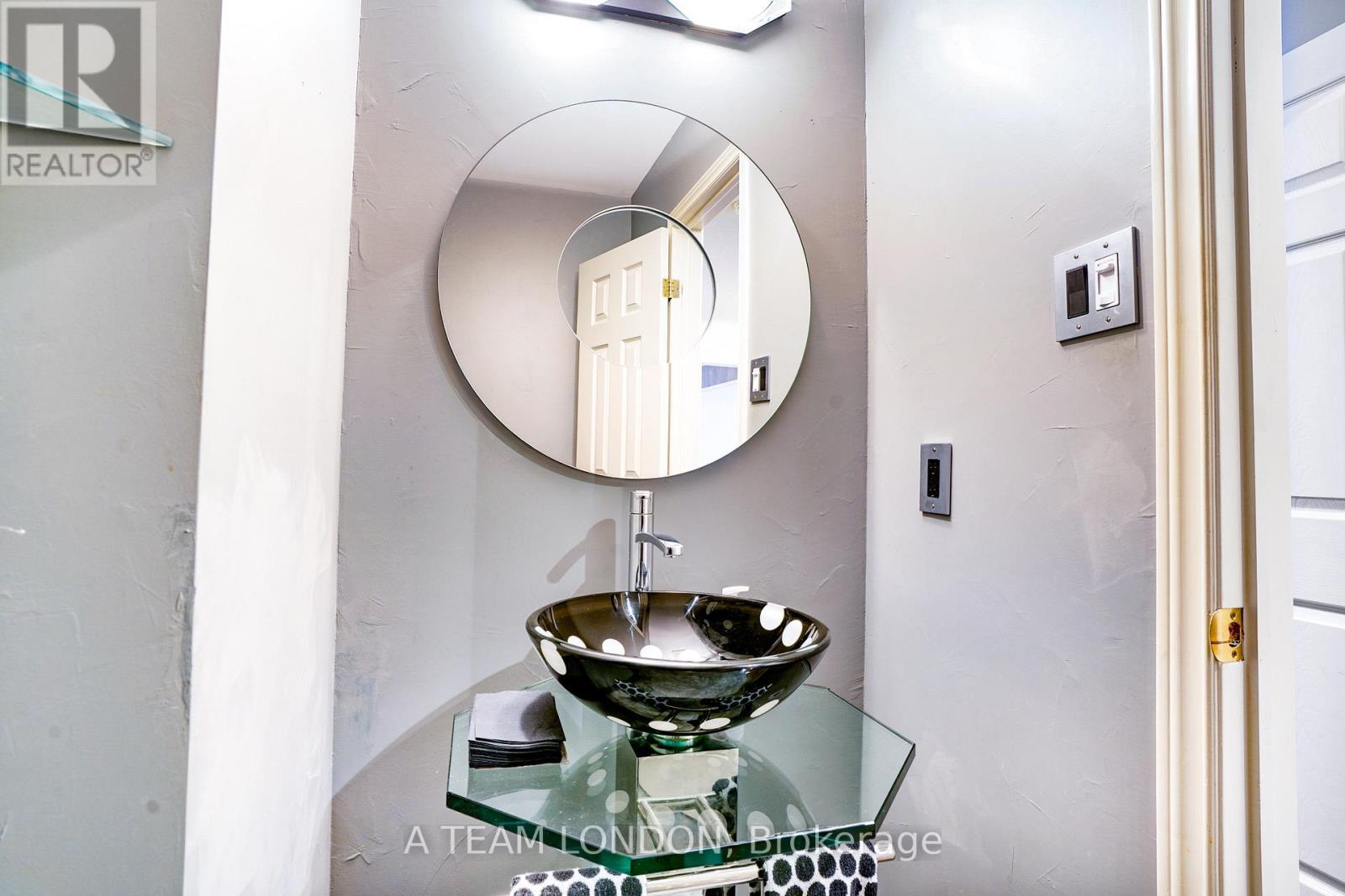 15 Bayside Court, London East (East D), ON - Indoor Photo Showing Other Room