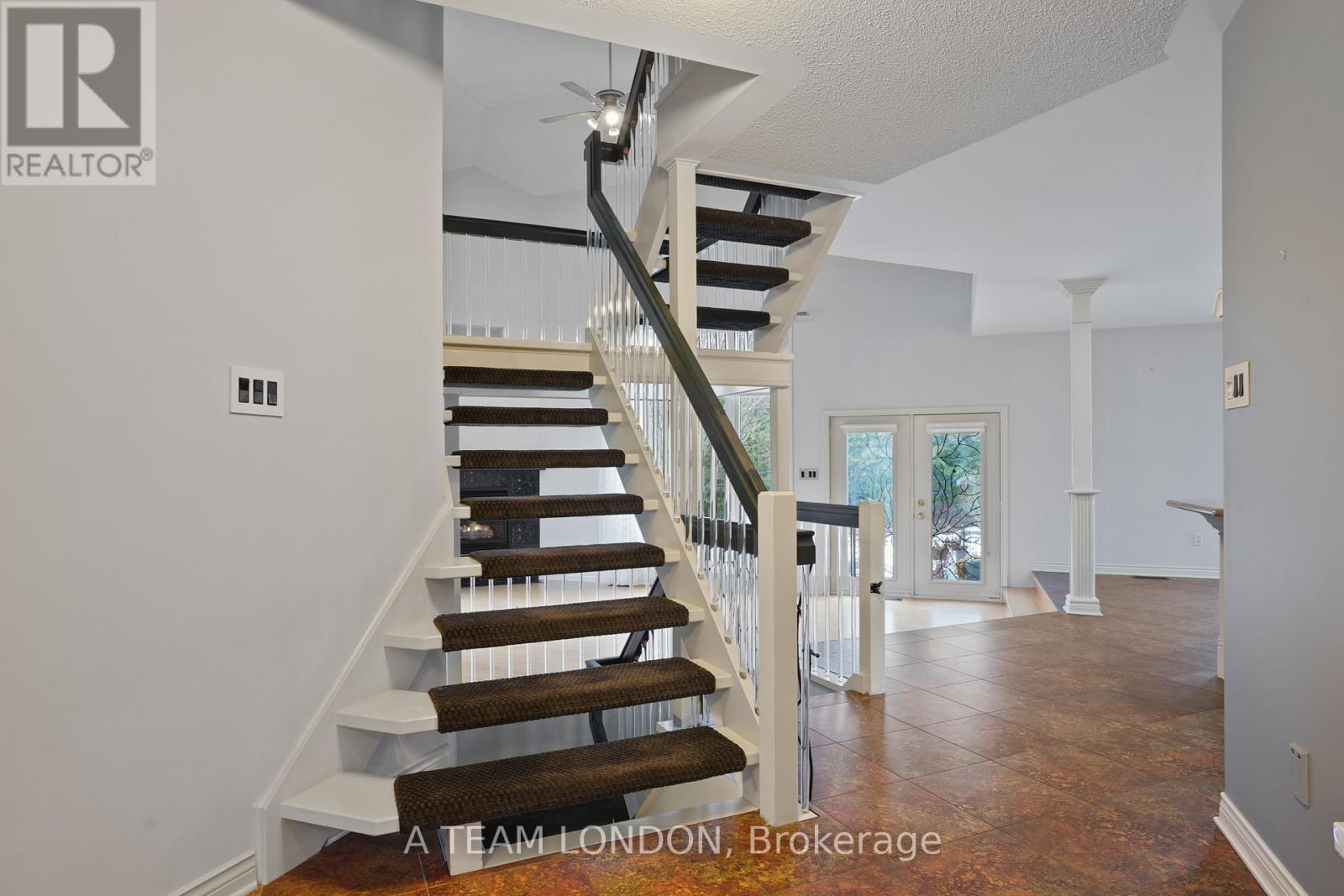 15 Bayside Court, London East (East D), ON - Indoor Photo Showing Other Room