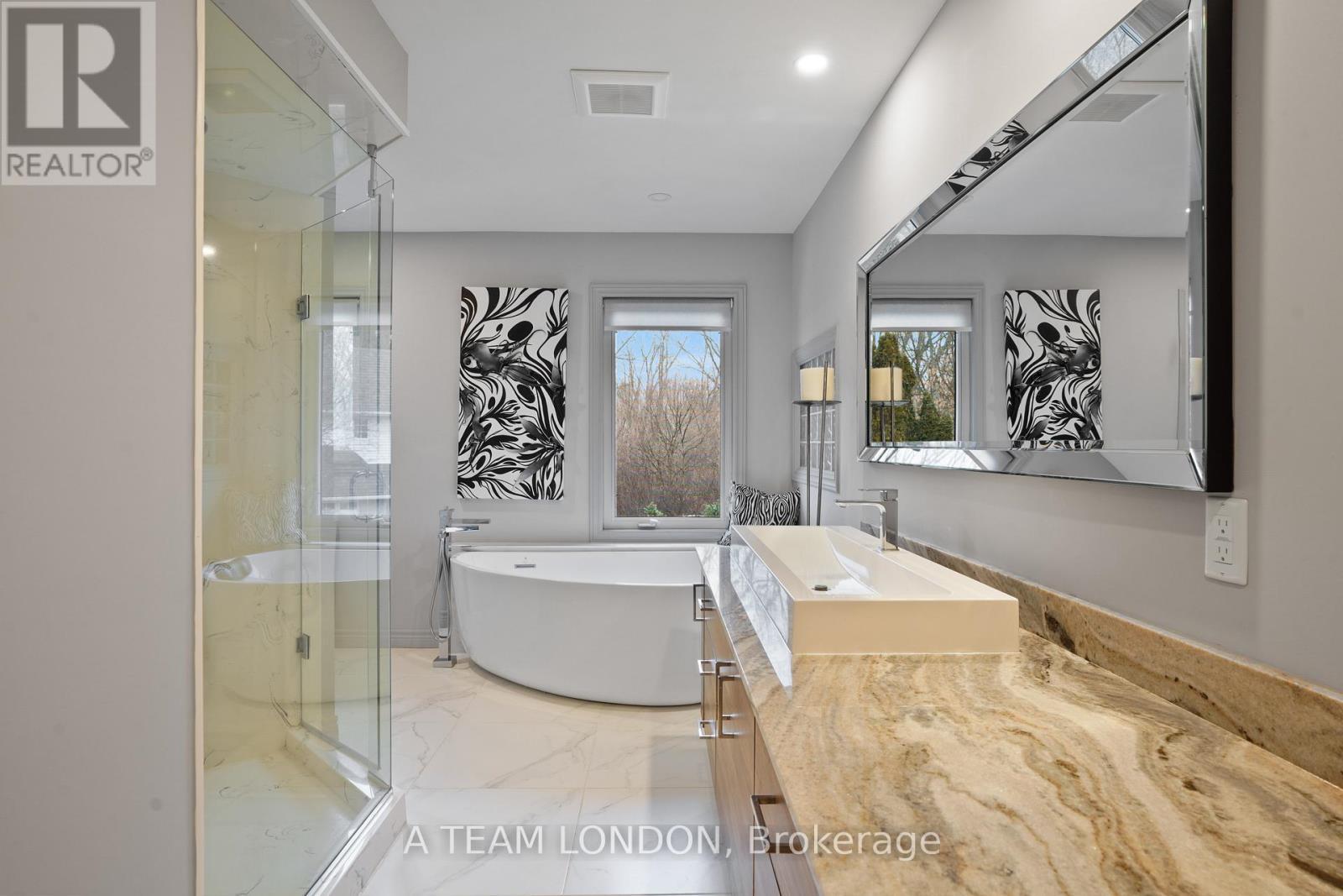 15 Bayside Court, London East (East D), ON - Indoor