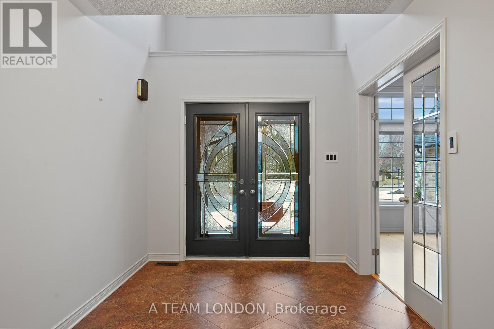 15 Bayside Court, London East (East D), ON - Indoor Photo Showing Other Room