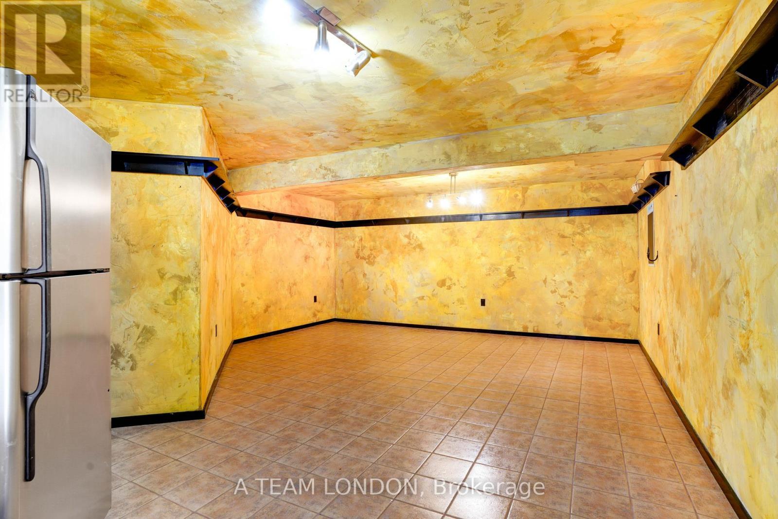 15 Bayside Court, London East (East D), ON - Indoor Photo Showing Other Room